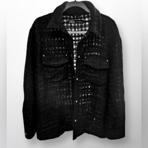 ZARA embroiled black overshirt. Size XL.
Point collar. Button down front.